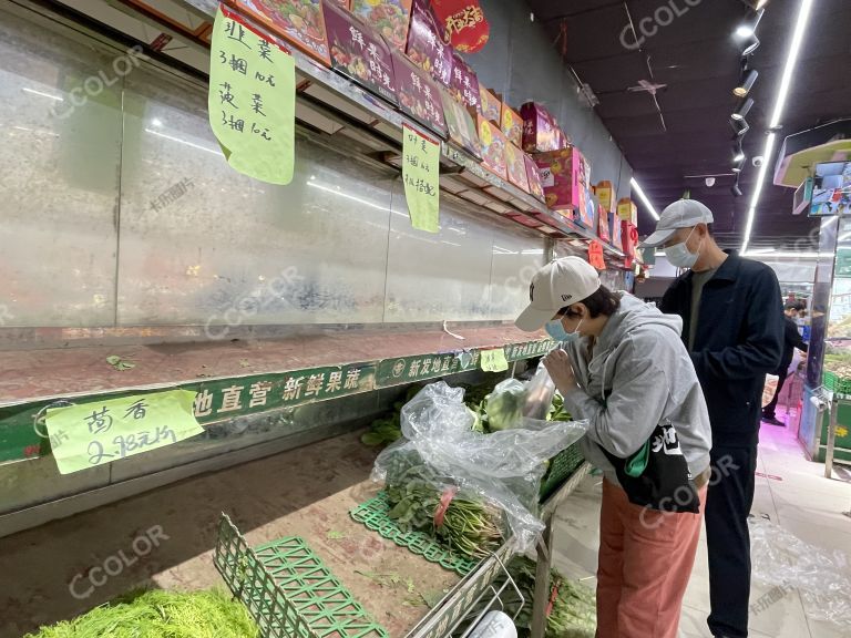 新冠疫情防控期，北京市民在超市购物